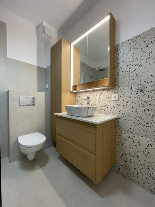 Prima închiriere 3 camere pe Alecu Russo