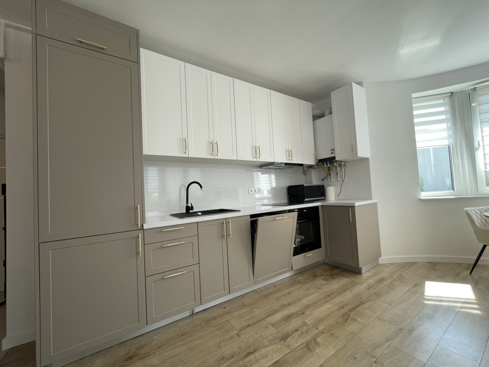 Prima închiriere 3 camere pe Alecu Russo