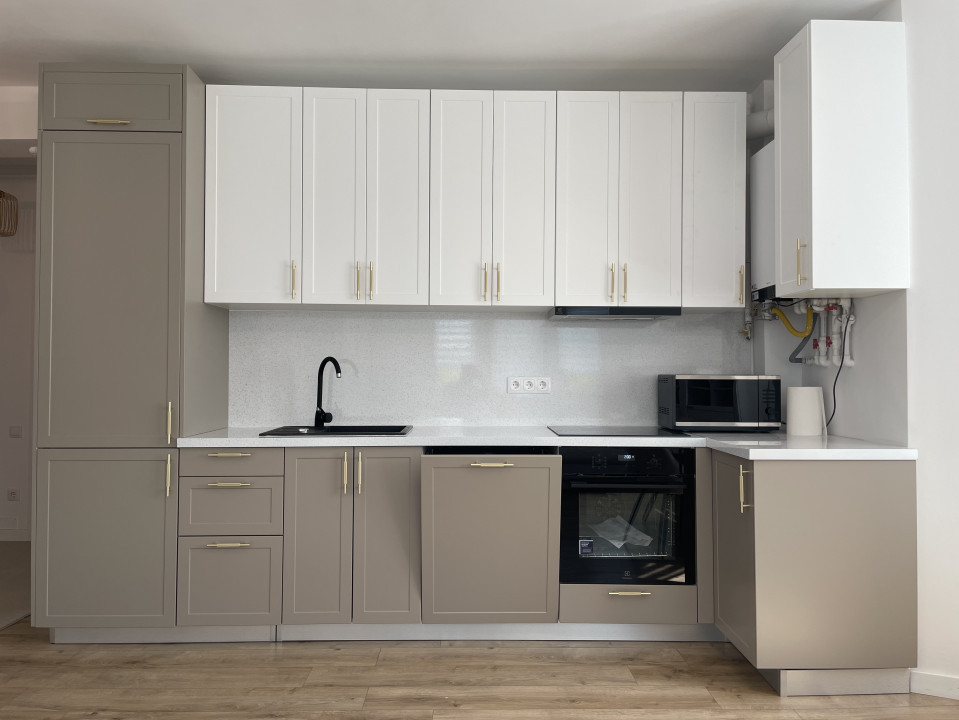 Prima închiriere 3 camere pe Alecu Russo