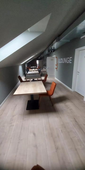 Spațiu generos 250 mp – mansardă, ideal birouri / activități educaționale