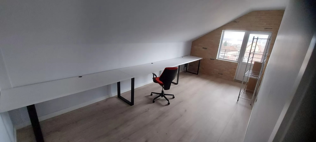 Spațiu generos 250 mp – mansardă, ideal birouri / activități educaționale