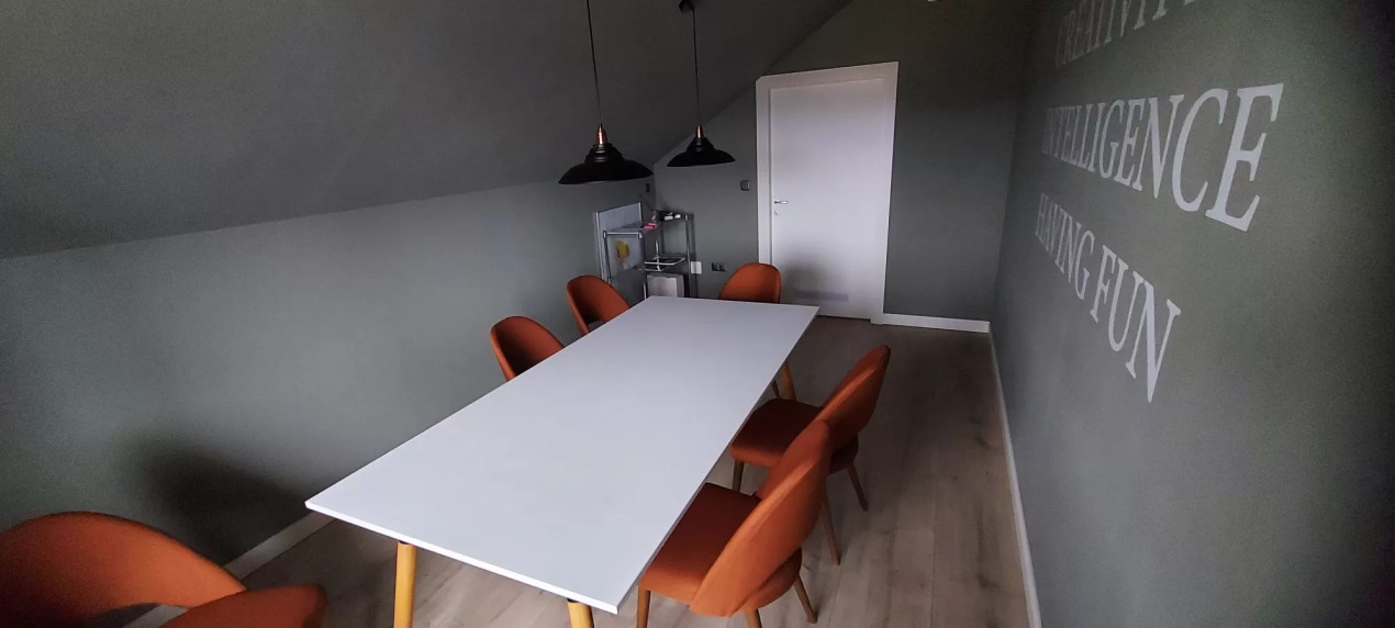 Spațiu generos 250 mp – mansardă, ideal birouri / activități educaționale