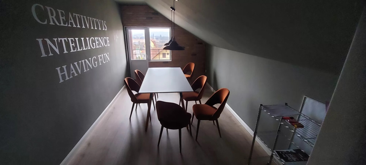 Spațiu generos 250 mp – mansardă, ideal birouri / activități educaționale