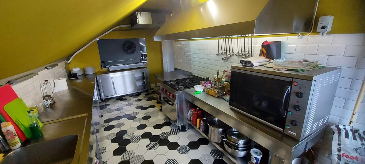 Spațiu generos 250 mp – mansardă, ideal birouri / activități educaționale