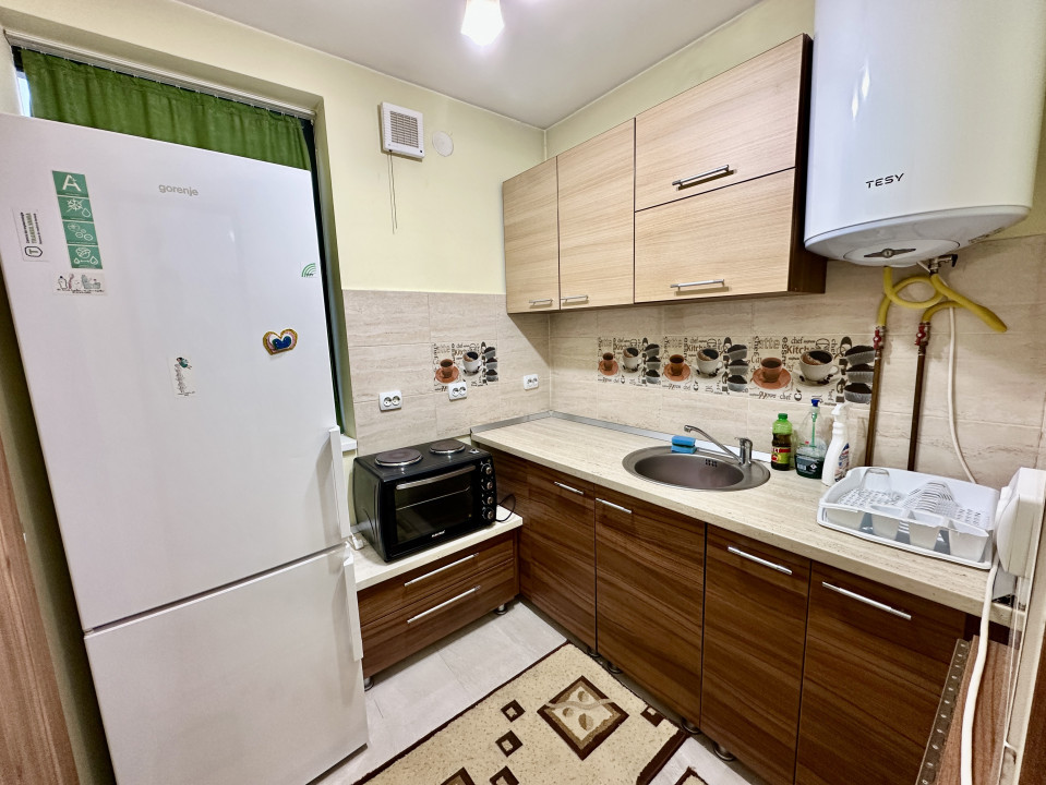 Garsoniera modernă cu bucătărie separată zona Fabricii