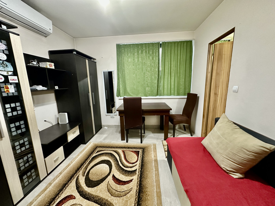 Garsoniera modernă cu bucătărie separată zona Fabricii