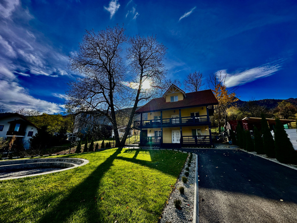 Vilă de lux cu vedere la Munții Bucegi, aproape de Castelul Bran, COMISION 0%!!