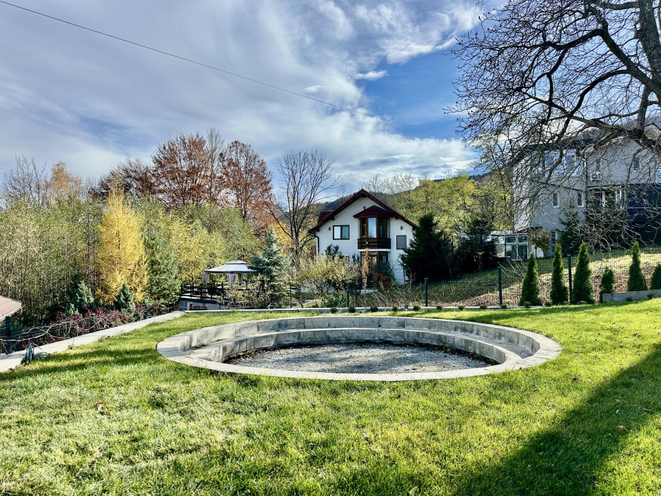 Vilă de lux cu vedere la Munții Bucegi, aproape de Castelul Bran, COMISION 0%!!