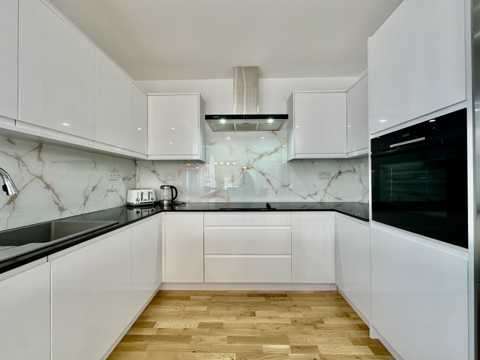 Vilă de lux cu vedere la Munții Bucegi, aproape de Castelul Bran, COMISION 0%!!