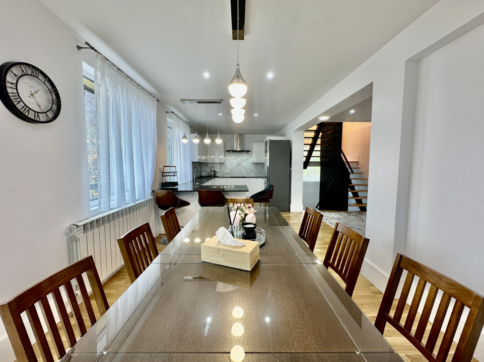 Vilă de lux cu vedere la Munții Bucegi, aproape de Castelul Bran, COMISION 0%!!