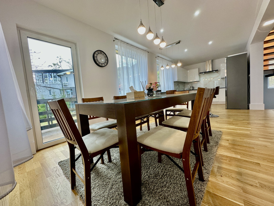 Vilă de lux cu vedere la Munții Bucegi, aproape de Castelul Bran, COMISION 0%!!