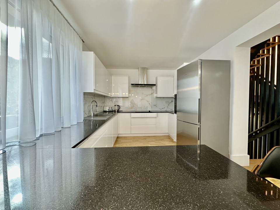 Vilă de lux cu vedere la Munții Bucegi, aproape de Castelul Bran, COMISION 0%!!