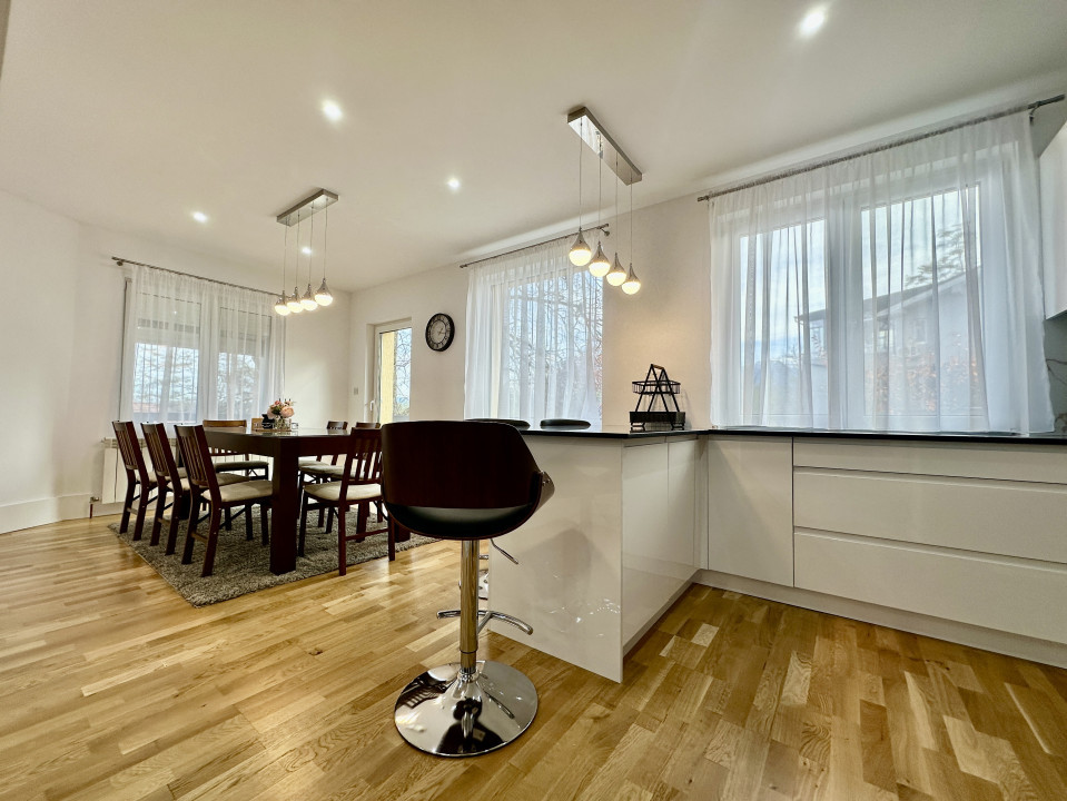 Vilă de lux cu vedere la Munții Bucegi, aproape de Castelul Bran, COMISION 0%!!