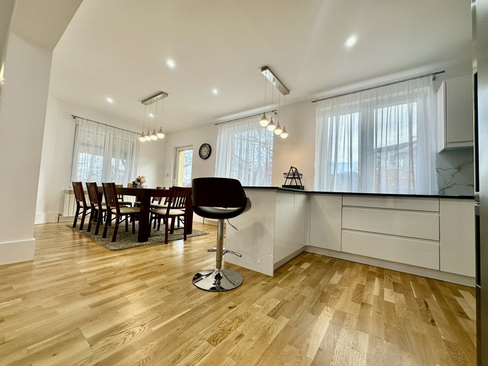 Vilă de lux cu vedere la Munții Bucegi, aproape de Castelul Bran, COMISION 0%!!