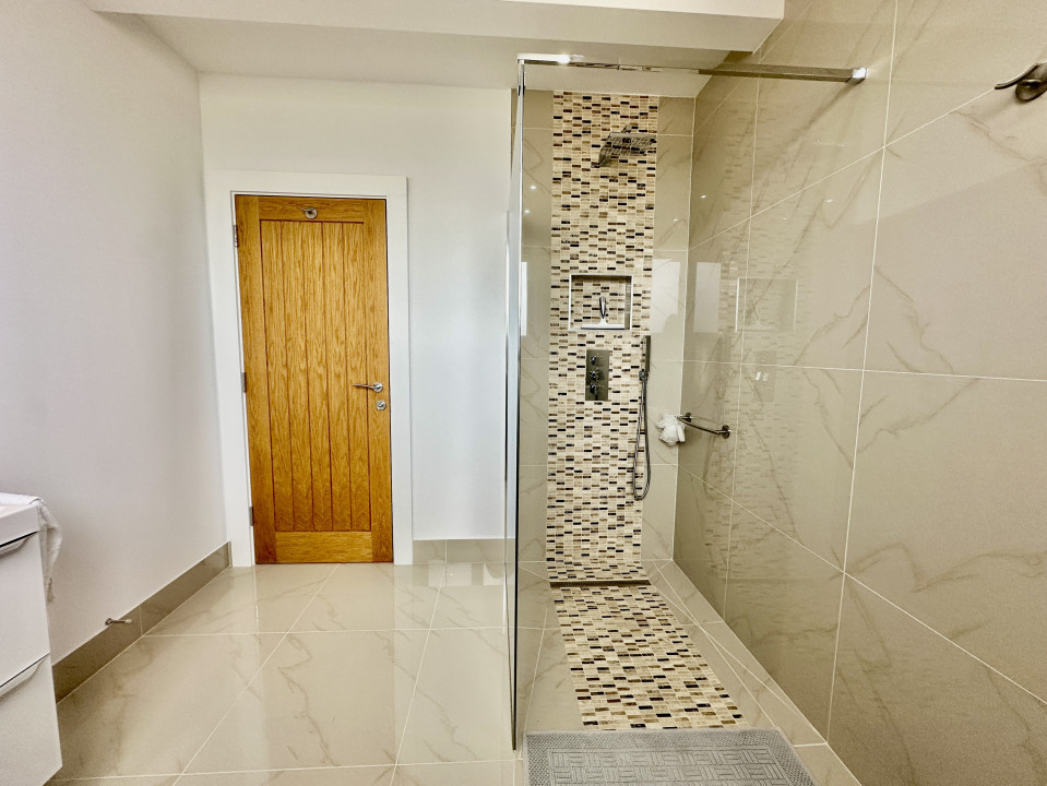 Vilă de lux cu vedere la Munții Bucegi, aproape de Castelul Bran, COMISION 0%!!