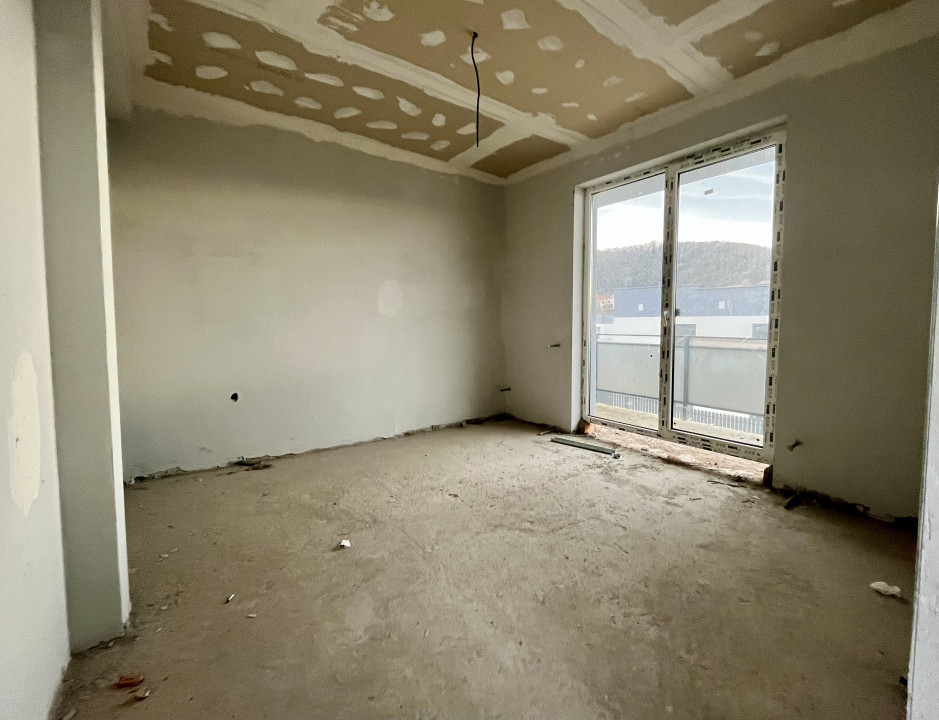 Duplex cu 3 dormitoare și curte proprie  în Florești-zona Tăuți