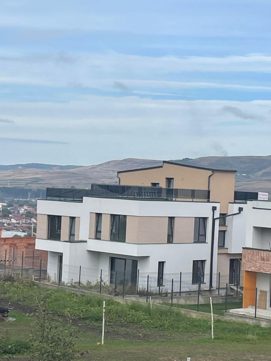 Duplex cu 2 terase și priveliște panoramică asupra Floreștiului-zona Tăuți