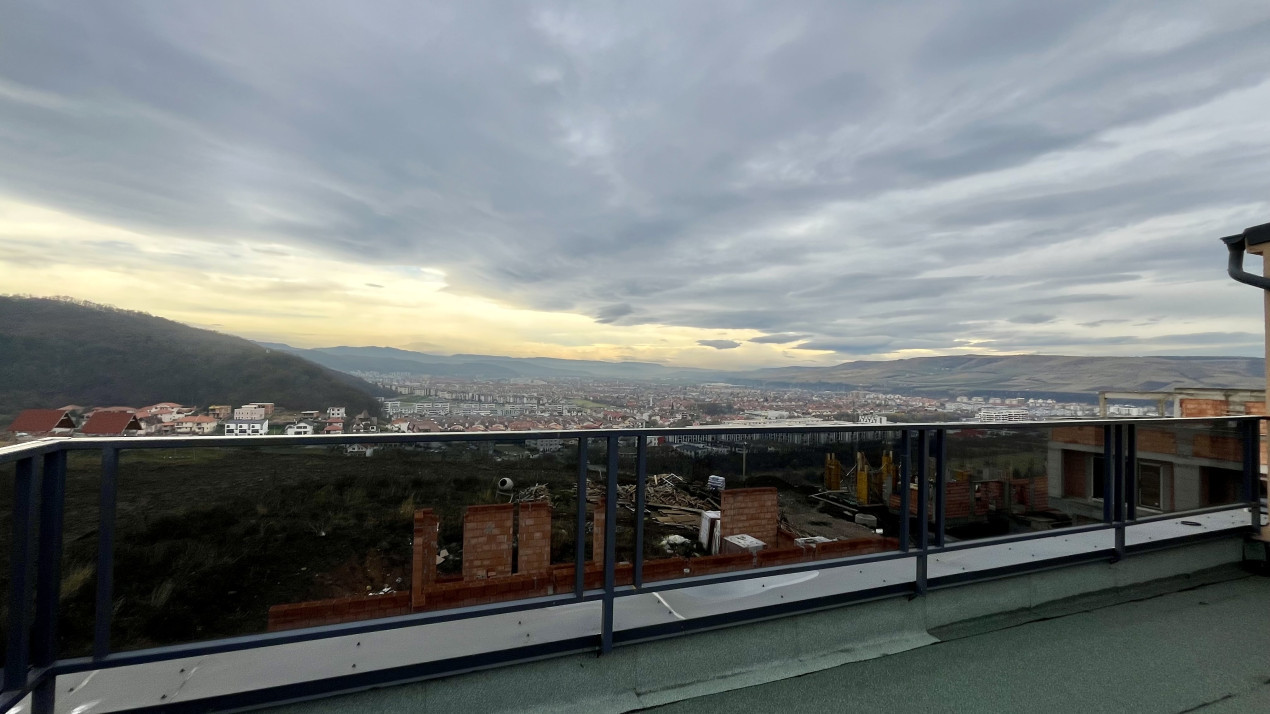 Duplex cu 2 terase și priveliște panoramică asupra Floreștiului-zona Tăuți