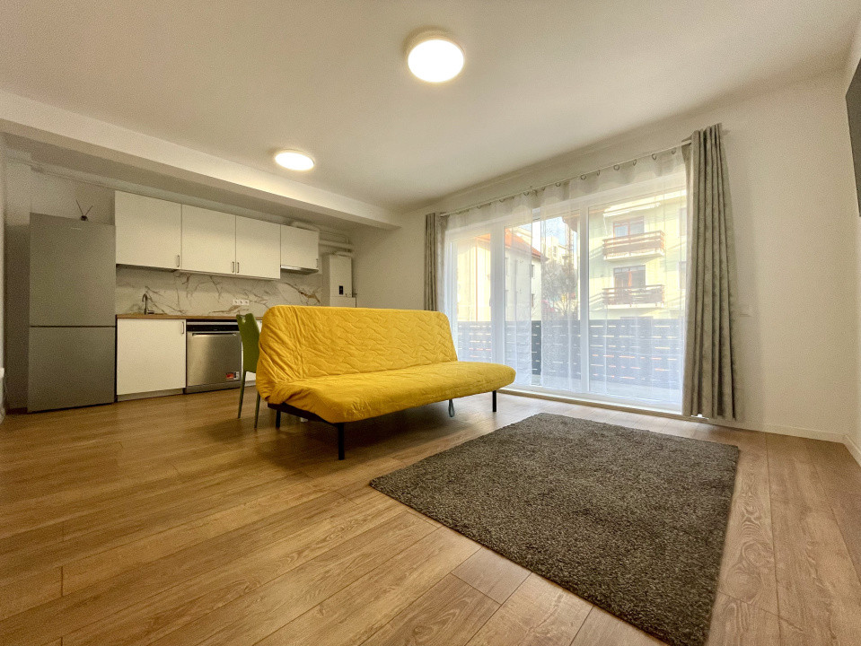 Prima închiriere 3 camere, 2 balcoane,  garaj și boxă