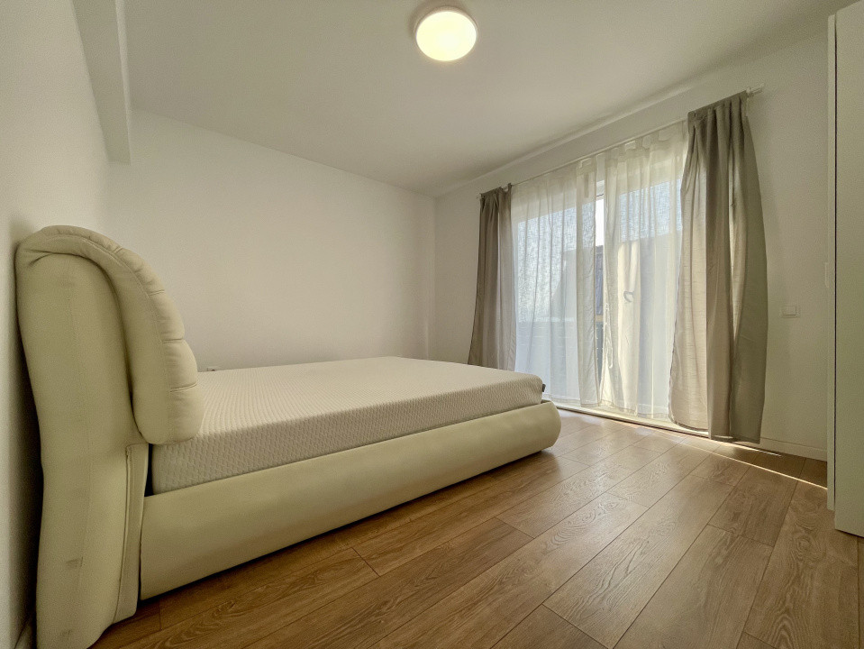 Prima închiriere 3 camere, 2 balcoane,  garaj și boxă