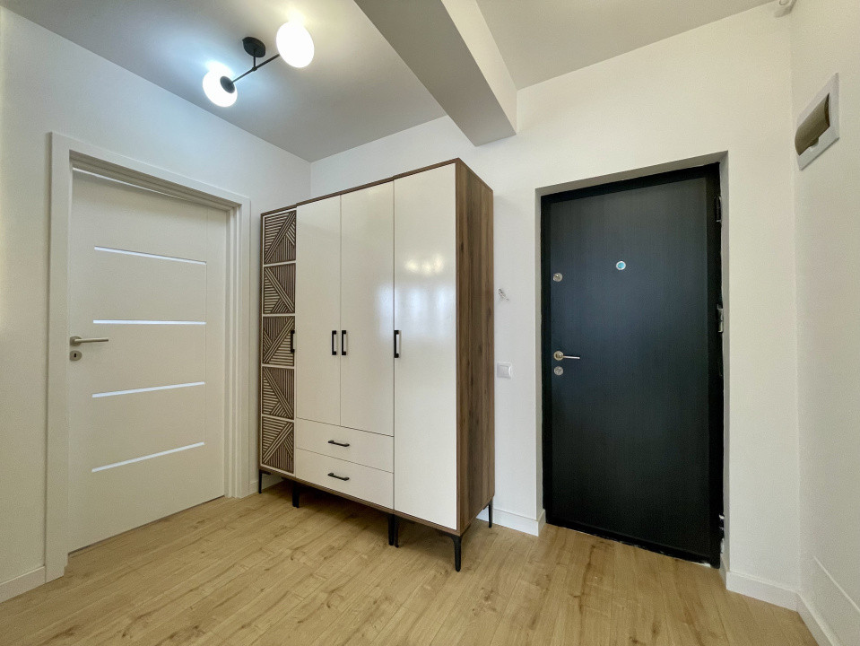 Prima închiriere 3 camere pe Alecu Russo