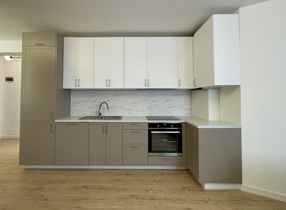 Prima închiriere 3 camere pe Alecu Russo