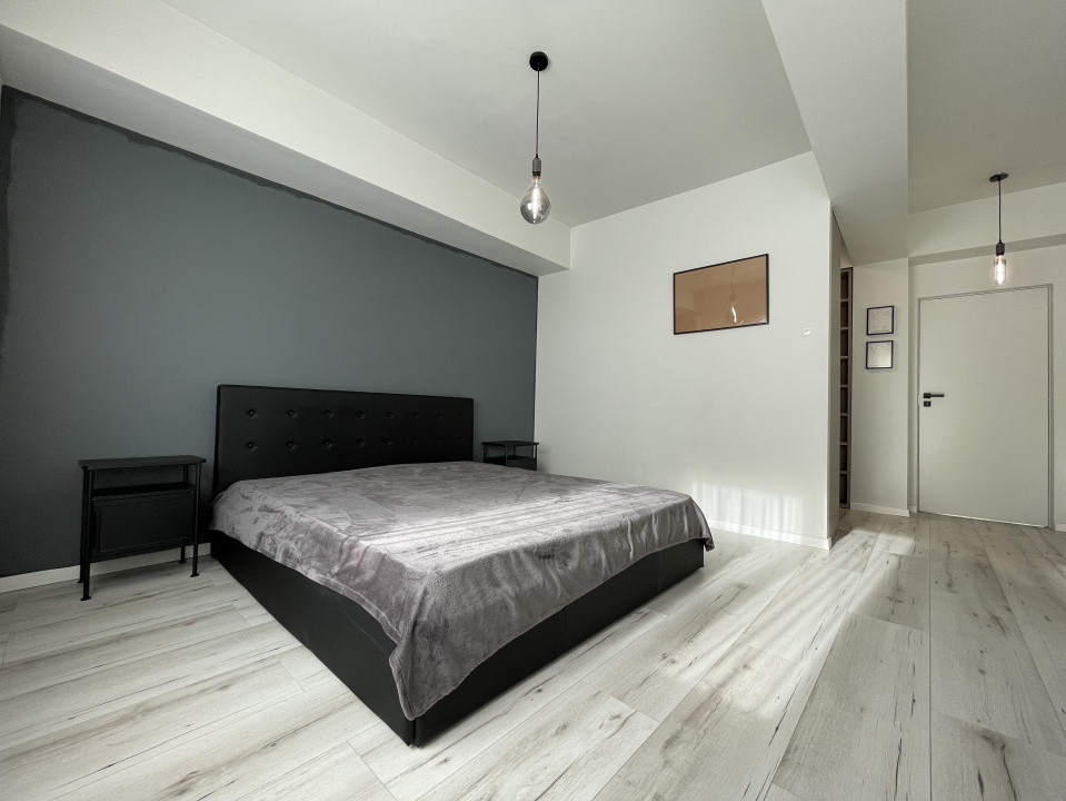 3 camere renovat lângă The Office, dressing și parcare