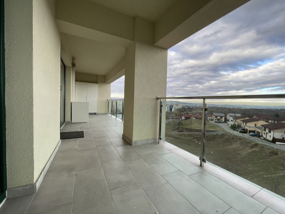 Apartament ultrafinisat cu 3 camere, 2 băi și parcare în Viva City