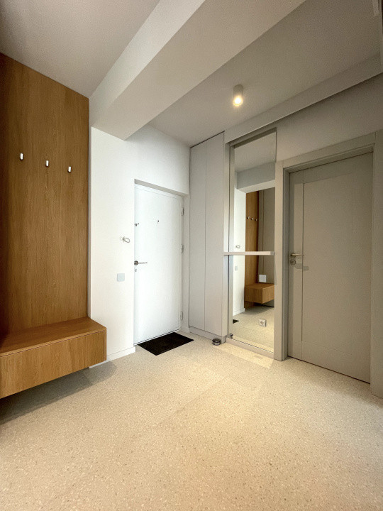 Apartament ultrafinisat de 3 camere la prima închiriere!