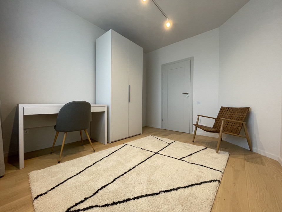 Apartament ultrafinisat de 3 camere la prima închiriere!