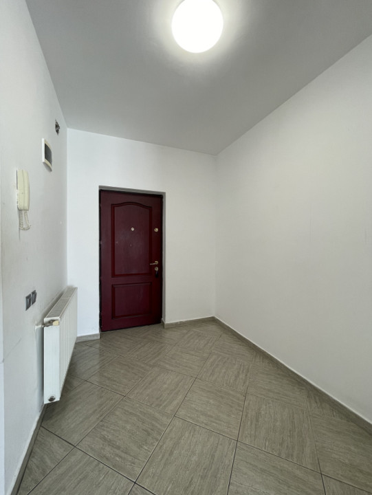 Apartament 4 camere, 2 balcoane, garaj și boxă pe str. Cometei