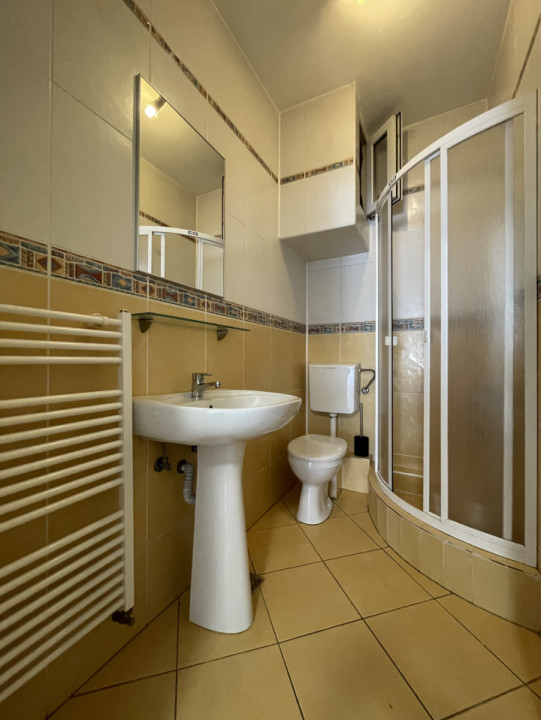 Apartament 4 camere, 2 balcoane, garaj și boxă pe str. Cometei