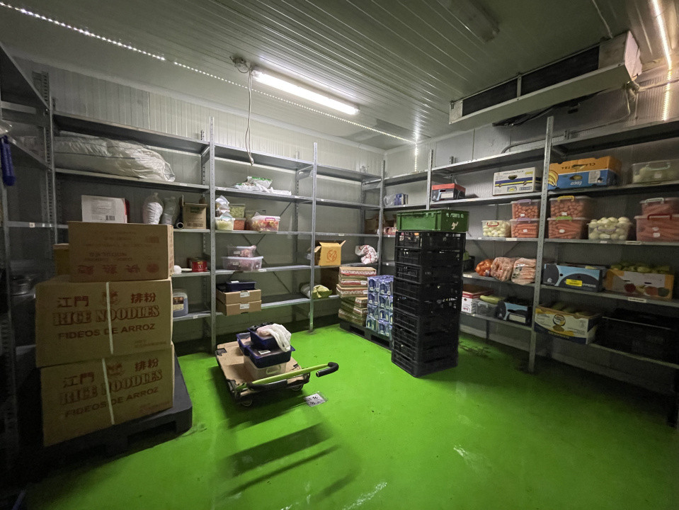 Închiriere spațiu cu destinație alimentară complet echipat